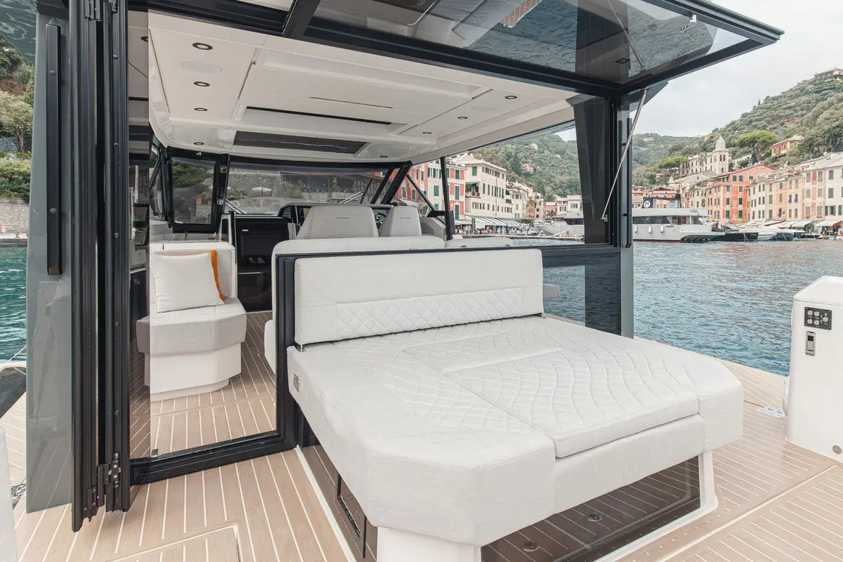 Saxdor 400 GTO, flybridge — Monaco Lux Yachts, Mónaco. Saxdor 400 GTO — 12.4m