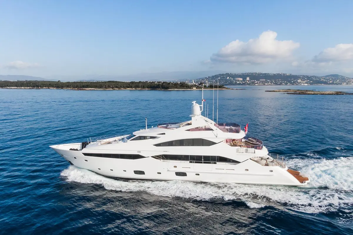 Thumper, главная палуба — Monaco Lux Yachts, Монако. Thumper — 40m