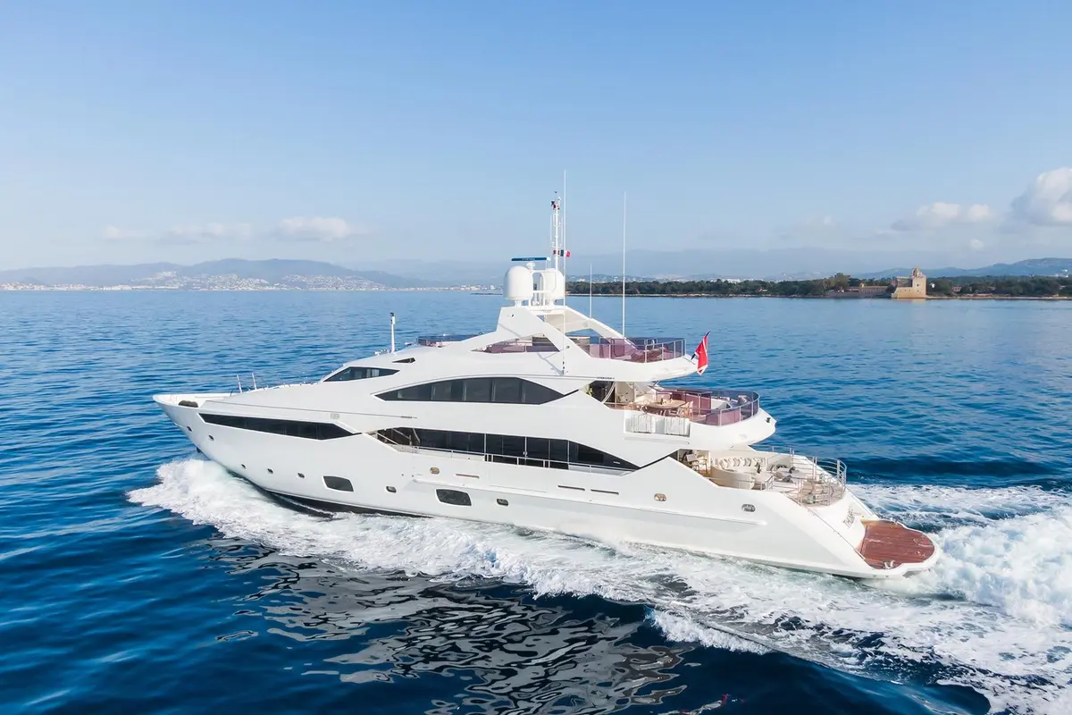 Thumper, главная каюта — Monaco Lux Yachts, Монако. Thumper — 40m