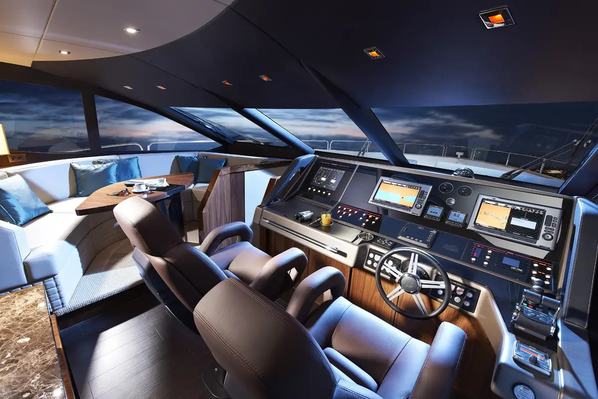 Sunseeker 28, master cabin — Monaco Lux Yachts, Monaco. Sunseeker 28 — 28m