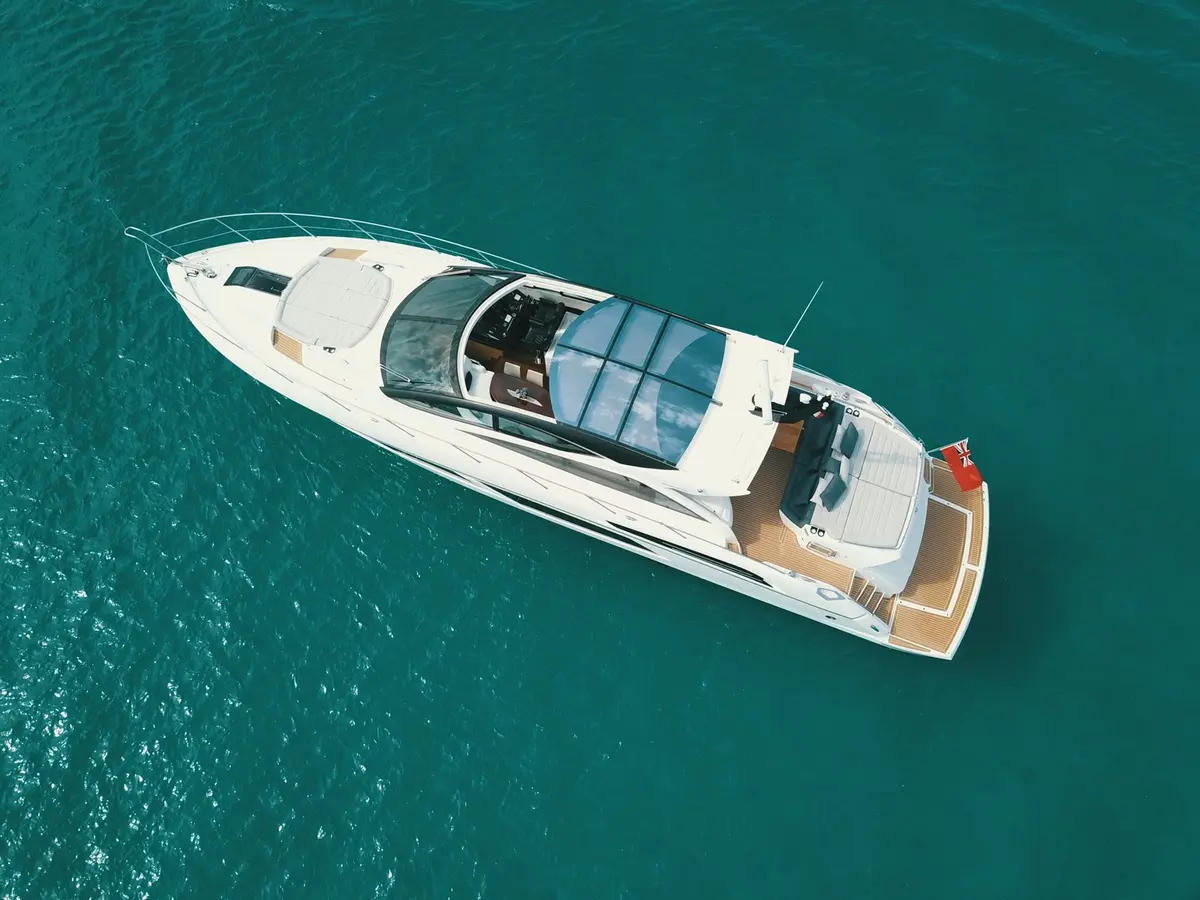 Sunseeker 68, master cabin — Monaco Lux Yachts, Monaco. Sunseeker 68 — 22m