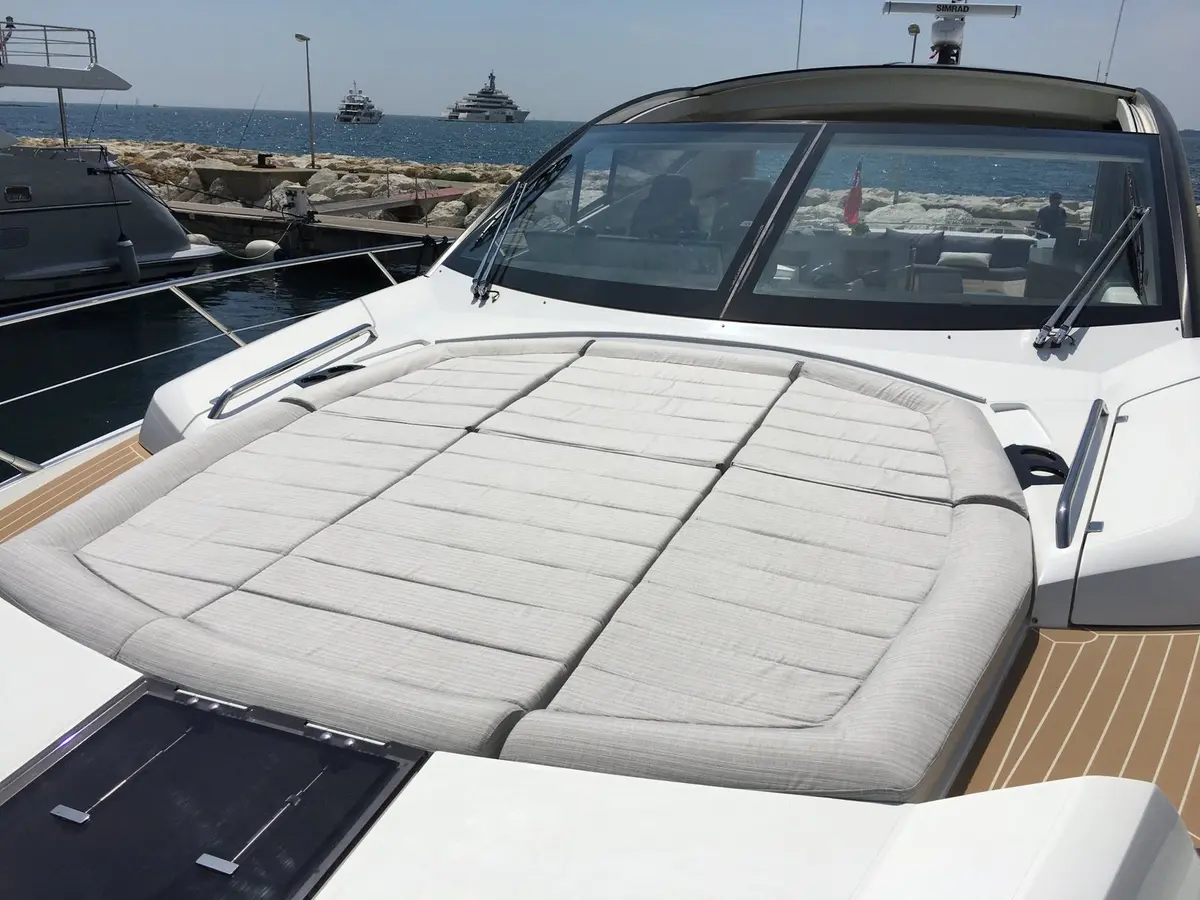 Sunseeker 68, flybridge — Monaco Lux Yachts, Monaco. Sunseeker 68 — 22m
