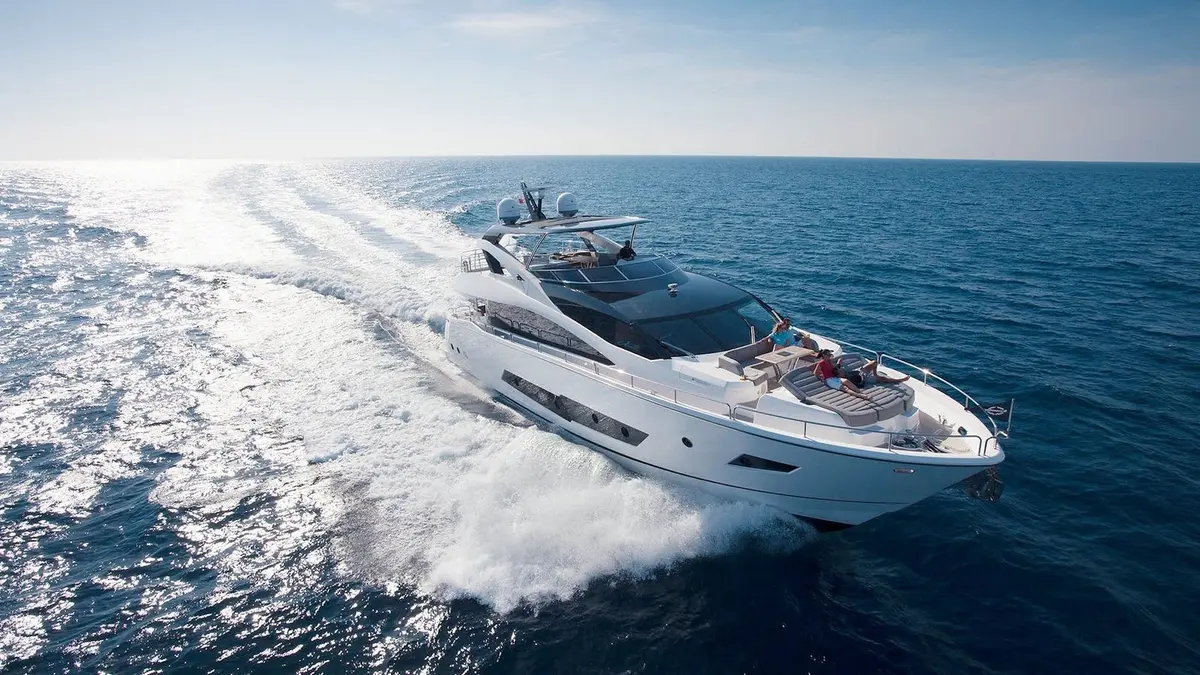 Sunseeker 86, main deck — Monaco Lux Yachts, Monaco. Sunseeker 86 — 3m