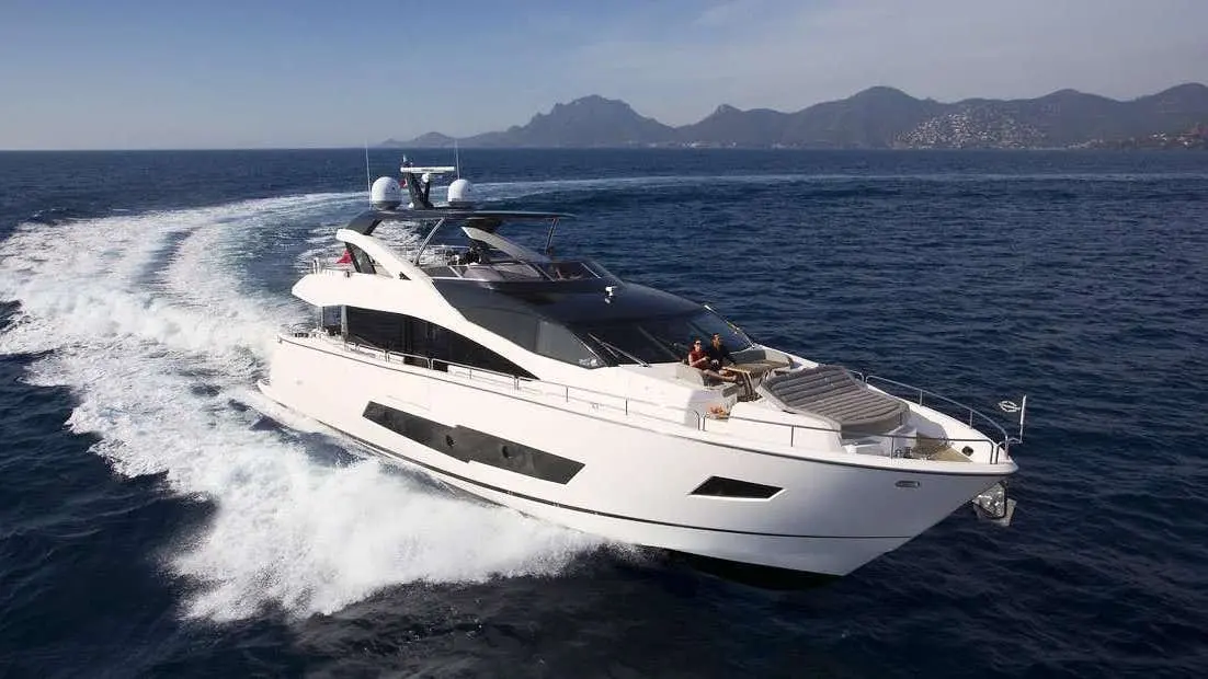 Sunseeker 86, aft deck — Monaco Lux Yachts, Monaco. Sunseeker 86 — 3m