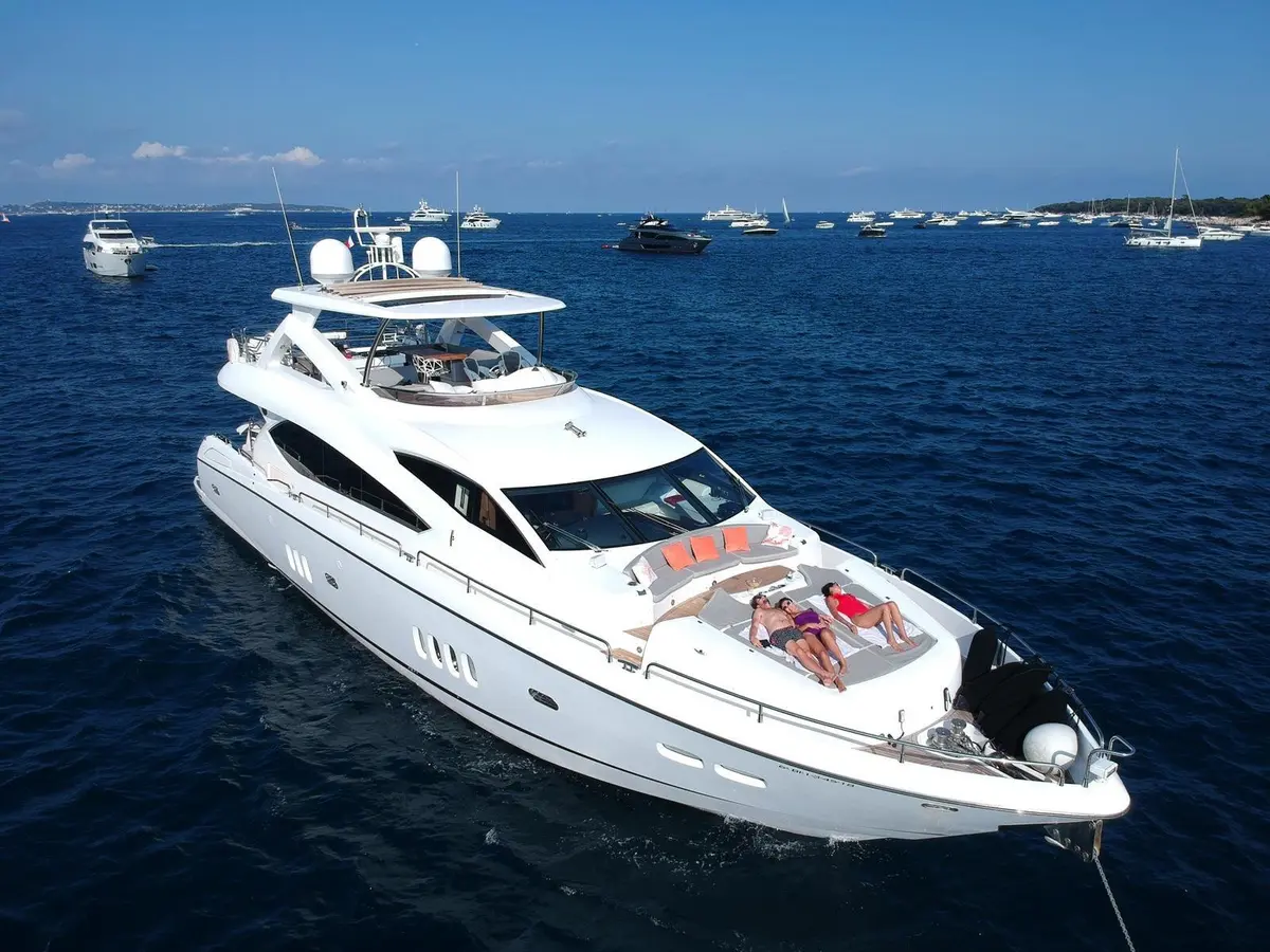 Sunseeker 88, main deck — Monaco Lux Yachts, Monaco. Sunseeker 88 — 27m