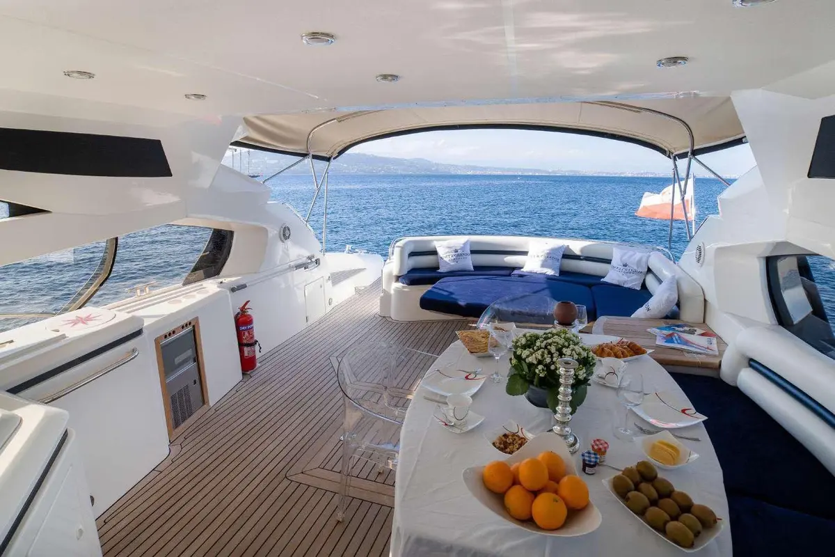 Sunseeker Predator 68, master cabin — Monaco Lux Yachts, Monaco. Sunseeker Predator 68 — 20m
