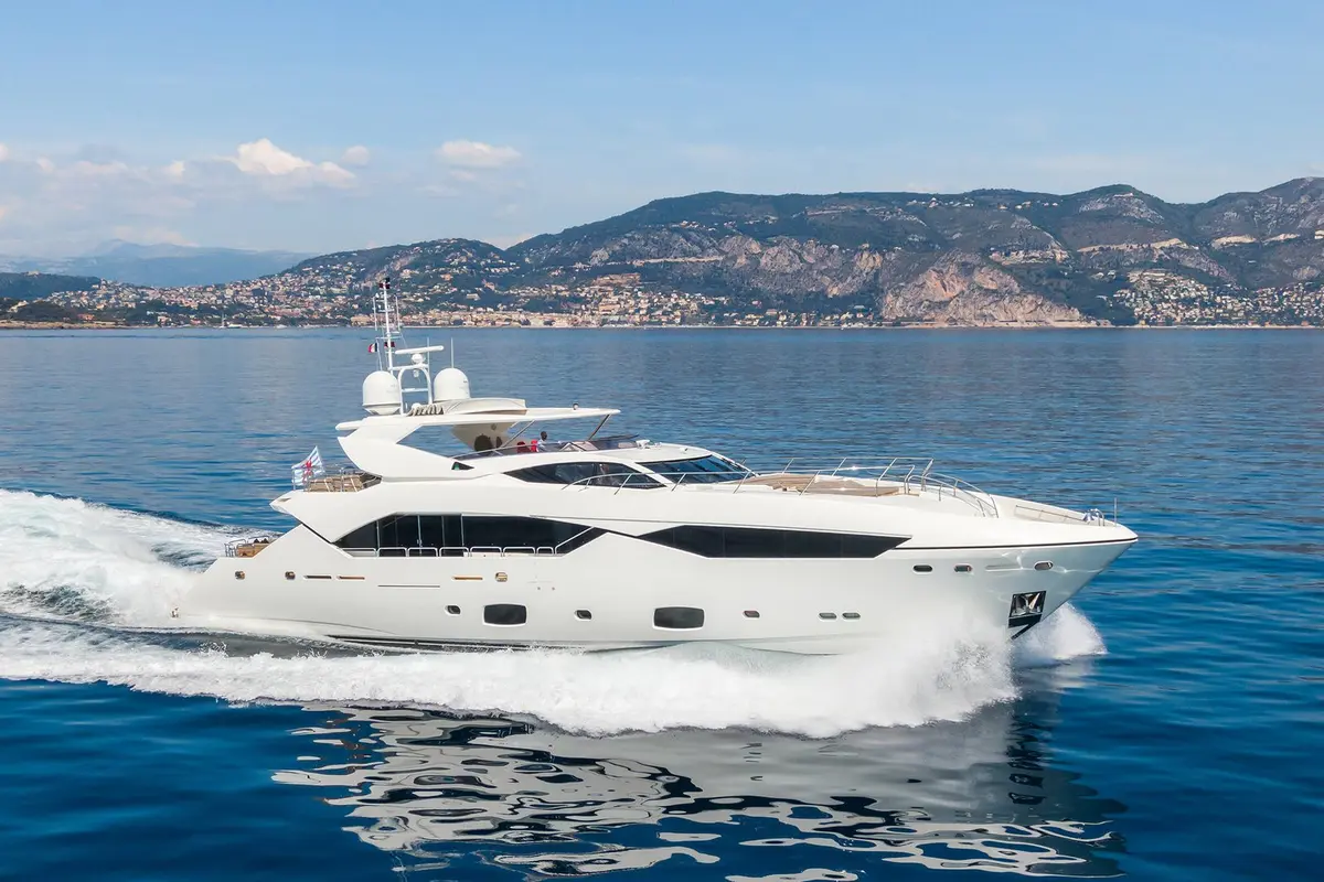 Sunseeker 115, главная палуба — Monaco Lux Yachts, Монако. Sunseeker 115 — 35m
