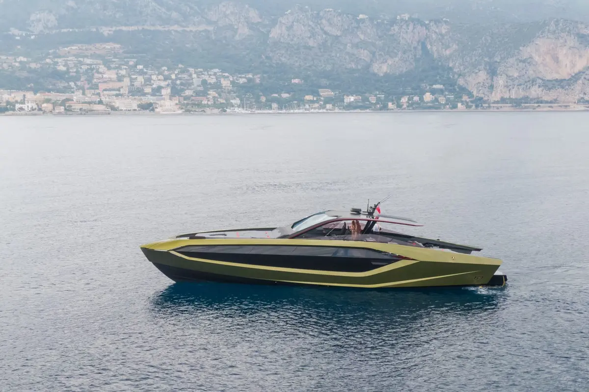 Lamborghini 63, кормовая палуба — Monaco Lux Yachts, Монако. Lamborghini 63 — 20m
