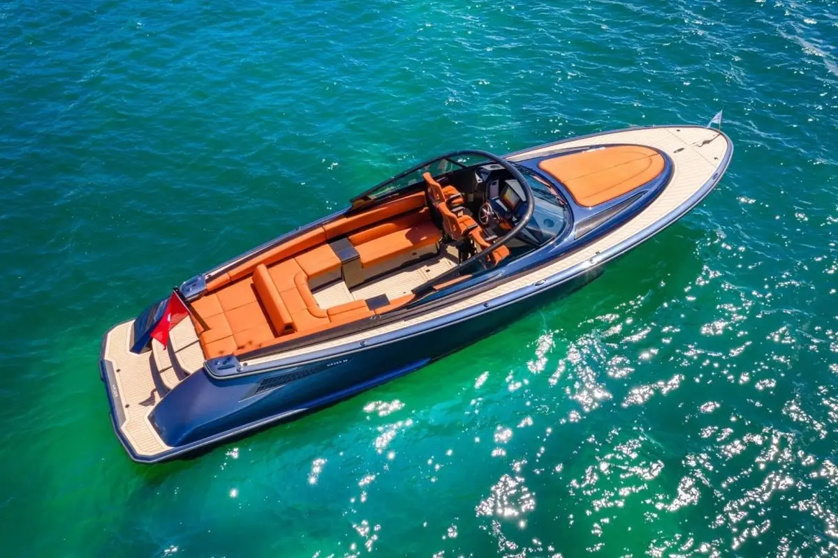 Wajer 38, главная палуба — Monaco Lux Yachts, Монако. Wajer 38 — 11.3m