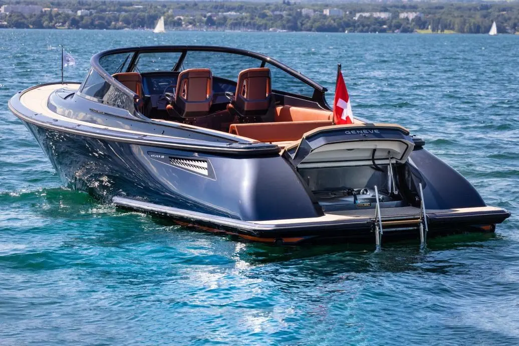 Wajer 38, кормовая палуба — Monaco Lux Yachts, Монако. Wajer 38 — 11.3m