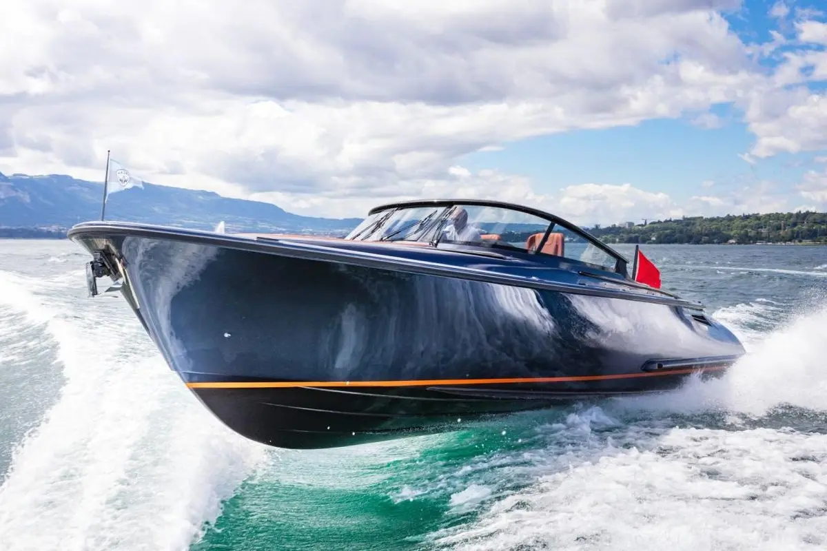 Wajer 38, салон — Monaco Lux Yachts, Монако. Wajer 38 — 11.3m