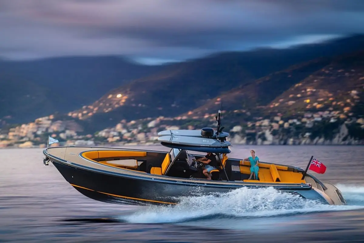 Wajer 38S, кормовая палуба — Monaco Lux Yachts, Монако. Wajer 38S — 11m